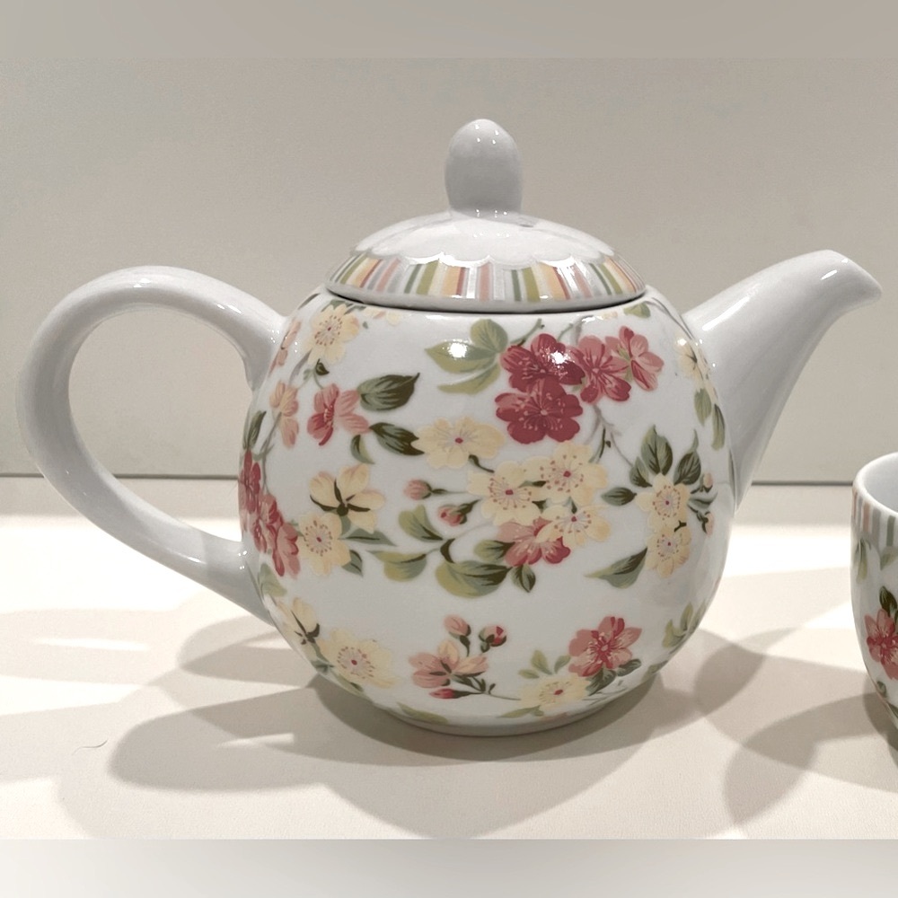 🥳BOGO! GANZ Teapot Ainsley-Style Floral w Coordinating Striped Lid | EUC